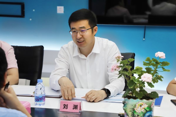 坂田街道黨工委書記劉淵走訪瑪威爾顯控，共謀發(fā)展新篇章